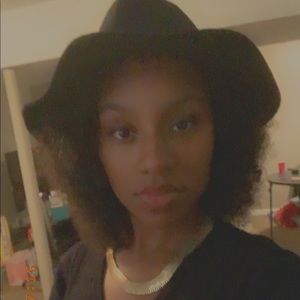 Meet your Posher, Maydee